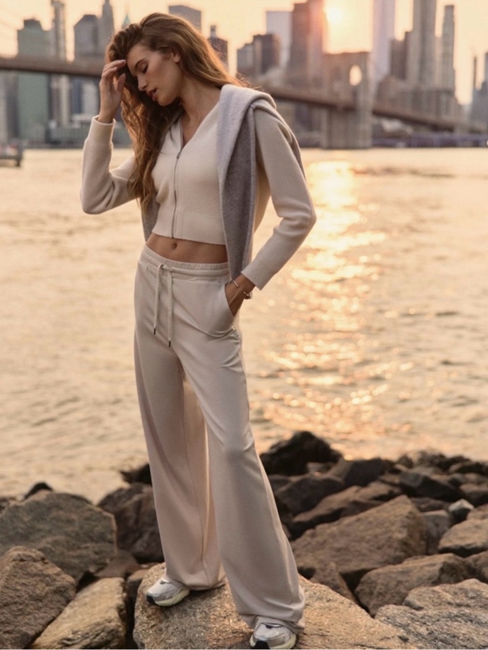 Vuori Halo Essential Wide Leg DreamKnit™ Pant Ecru
Heather S